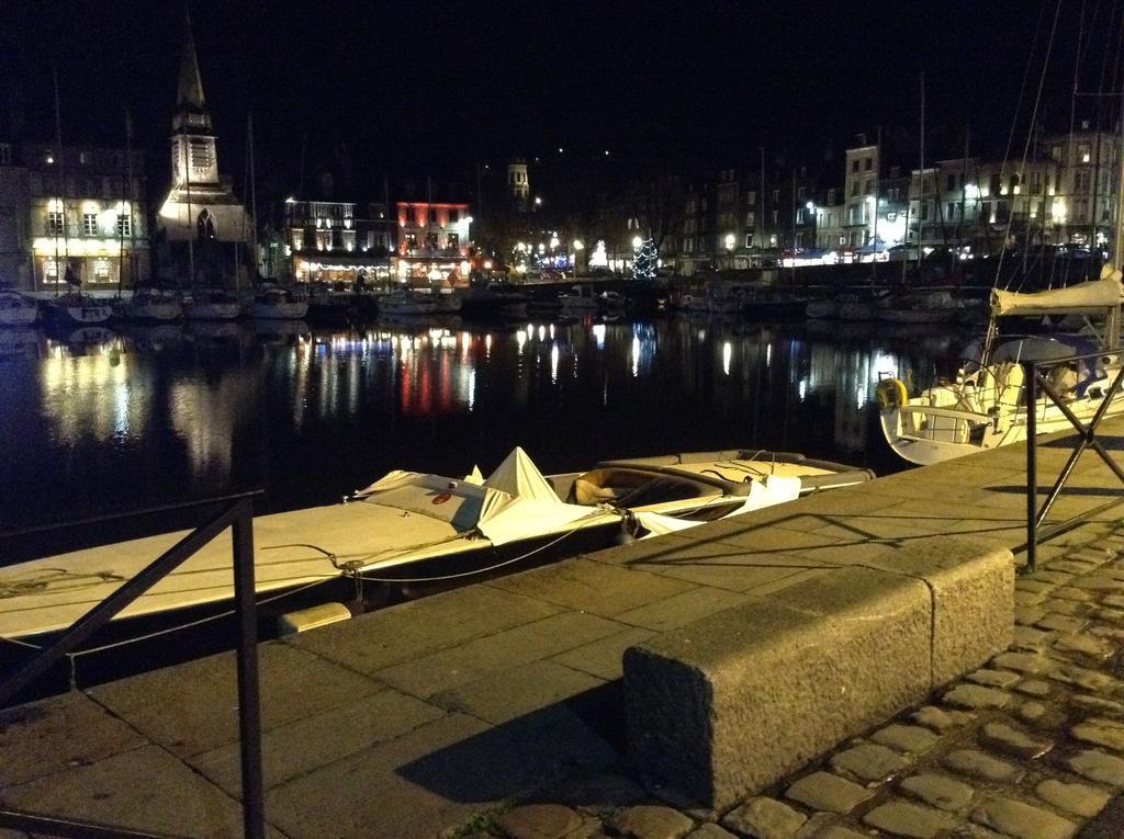 Chambre Le Nid Du Phare Avec Jacuzzi Honfleur Kamer foto